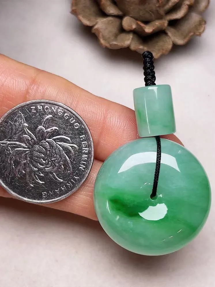 冰糯种飘绿【平安扣】吊坠，种水好，玉质细腻 ，卖相好‘