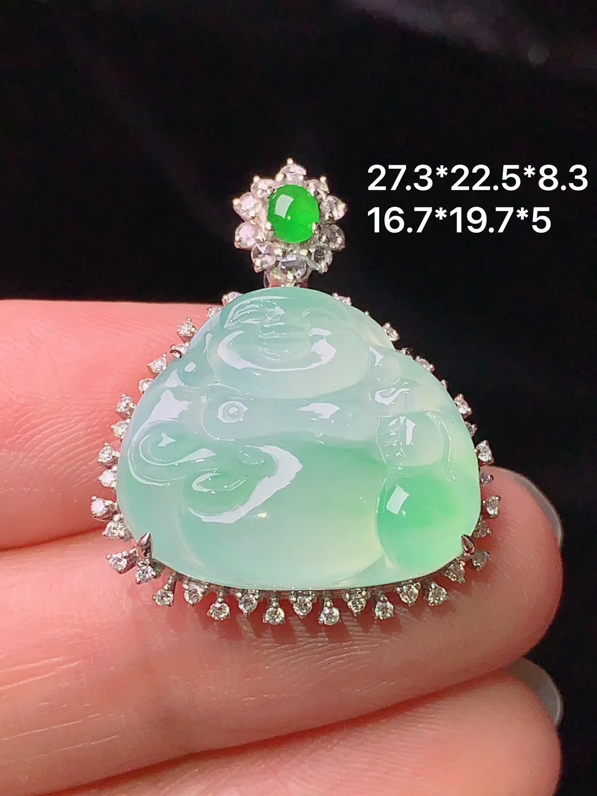 18k金钻镶嵌飘绿布袋佛公吊坠 玉质细腻 色泽清新艳丽 整体尺寸27.3*22.5*8.3