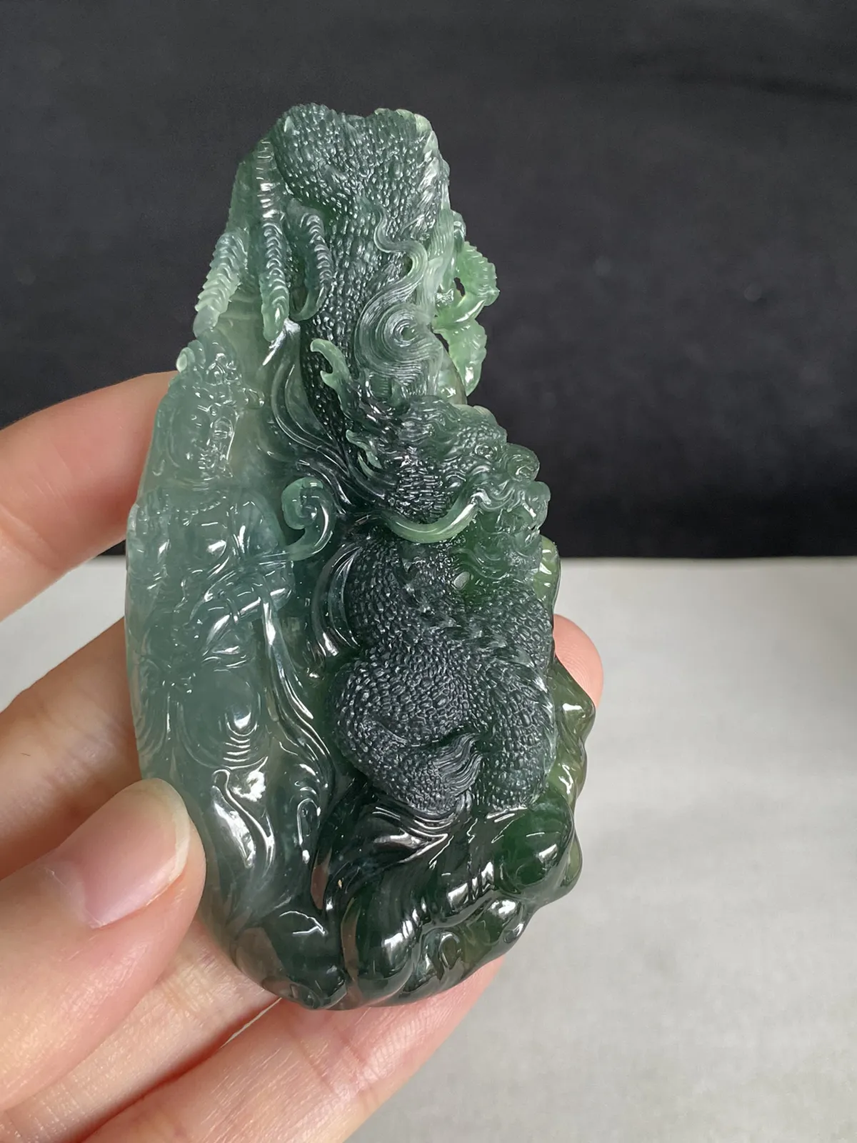 翡翠冰糯种飘绿吊坠