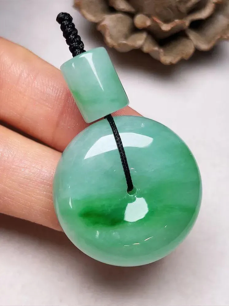 冰糯种飘绿【平安扣】吊坠，种水好，玉质细腻 ，卖相好‘