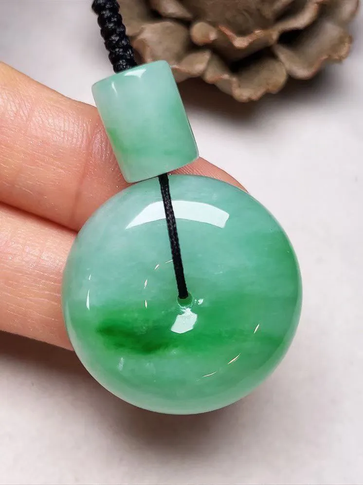 冰糯种飘绿【平安扣】吊坠，种水好，玉质细腻 ，卖相好‘