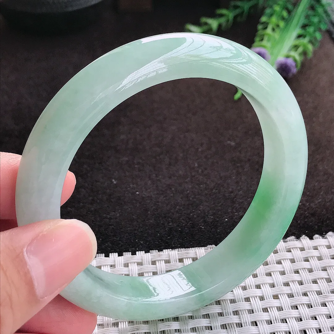 自然光59/12.9/9老坑精美冰润飘阳绿手镯宽边翡翠玉镯手环