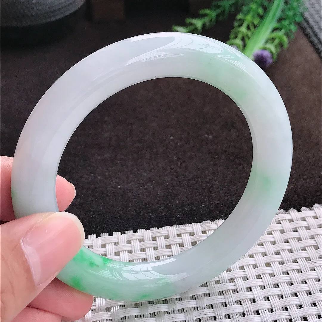 自然光55.5/10.5/10.7老坑精美温润飘阳绿圆条手镯翡翠玉镯手环