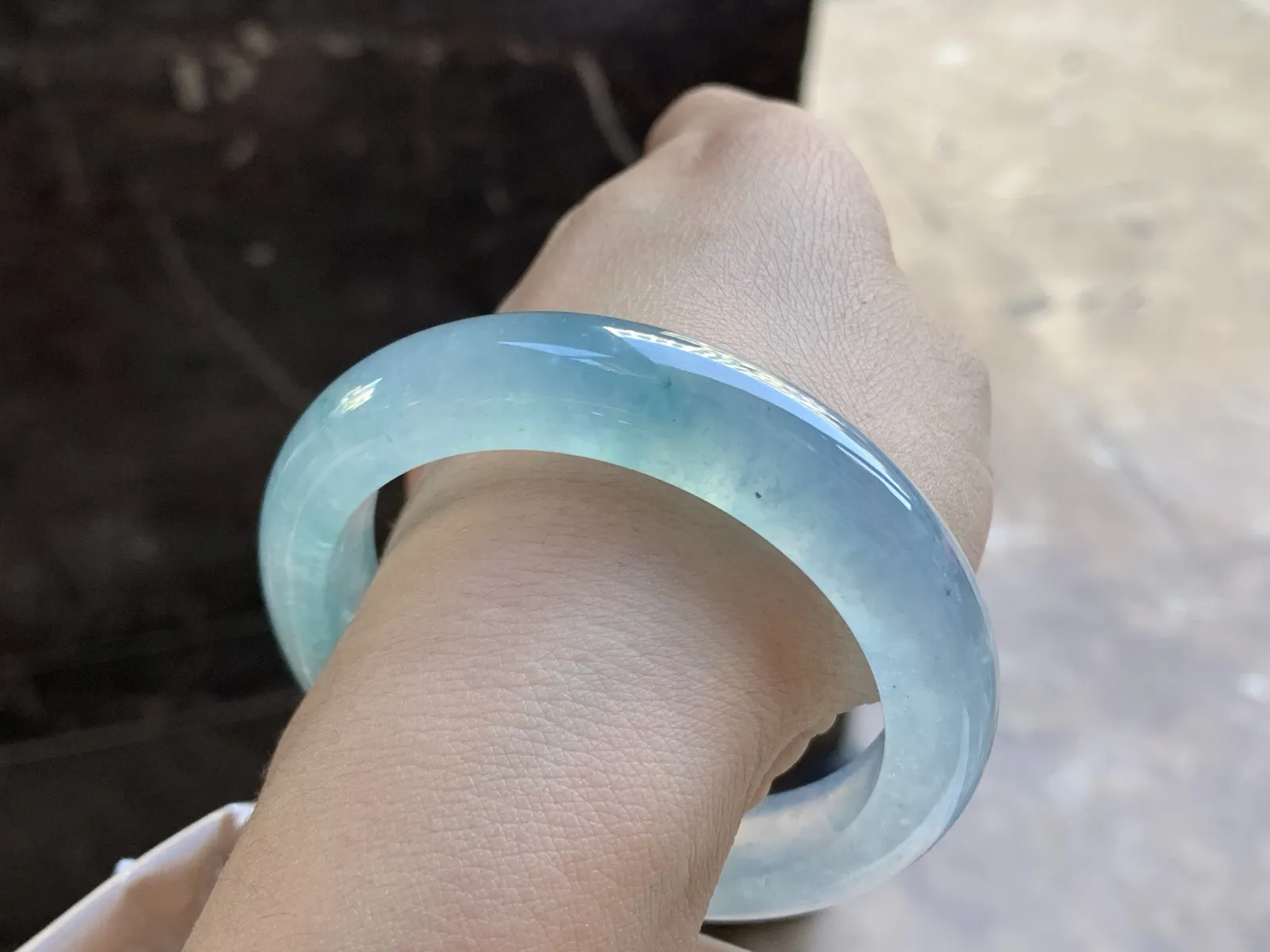 54-12.2-8

冰蓝花手镯^_^荧光十足 透亮