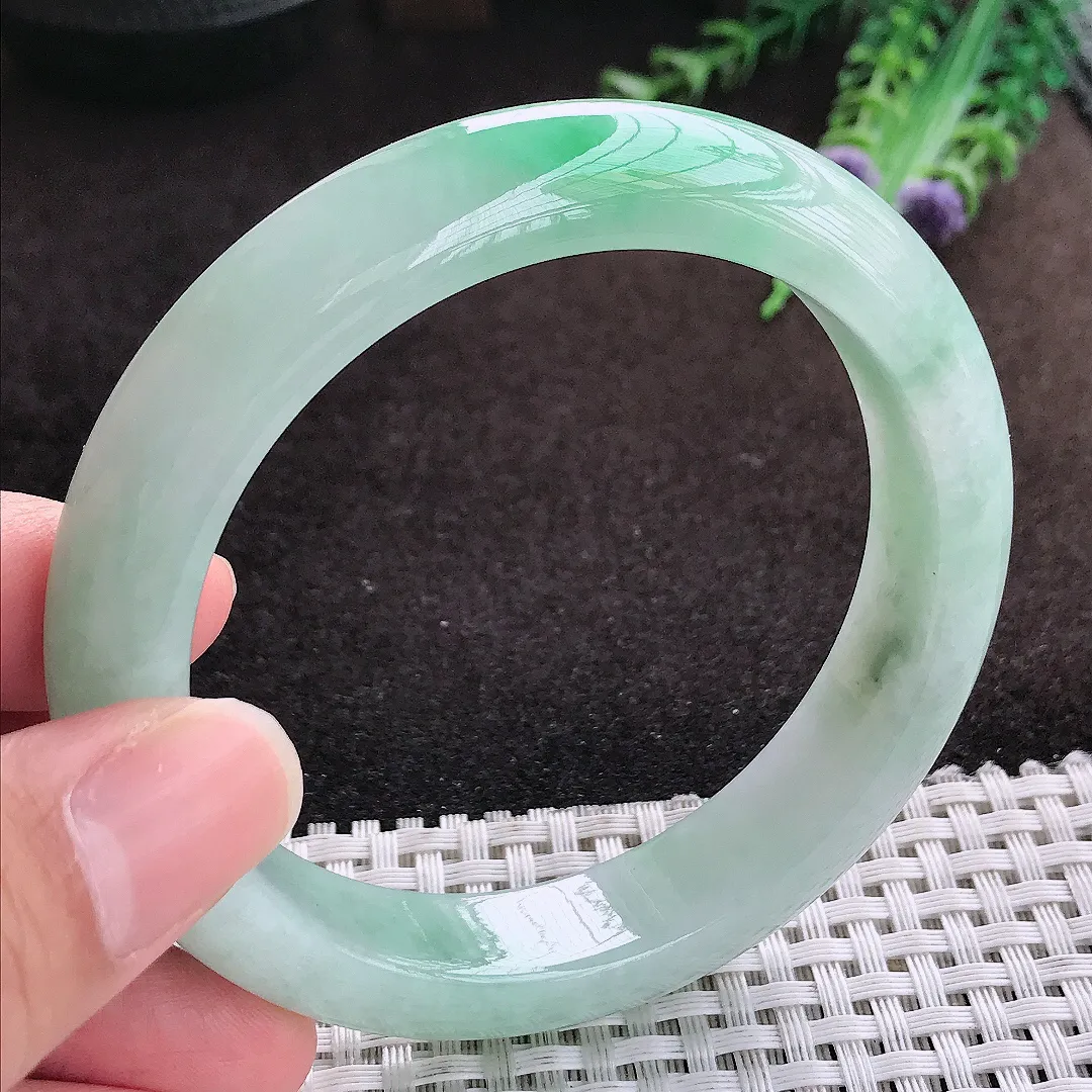 自然光59/12.9/9老坑精美冰润飘阳绿手镯宽边翡翠玉镯手环