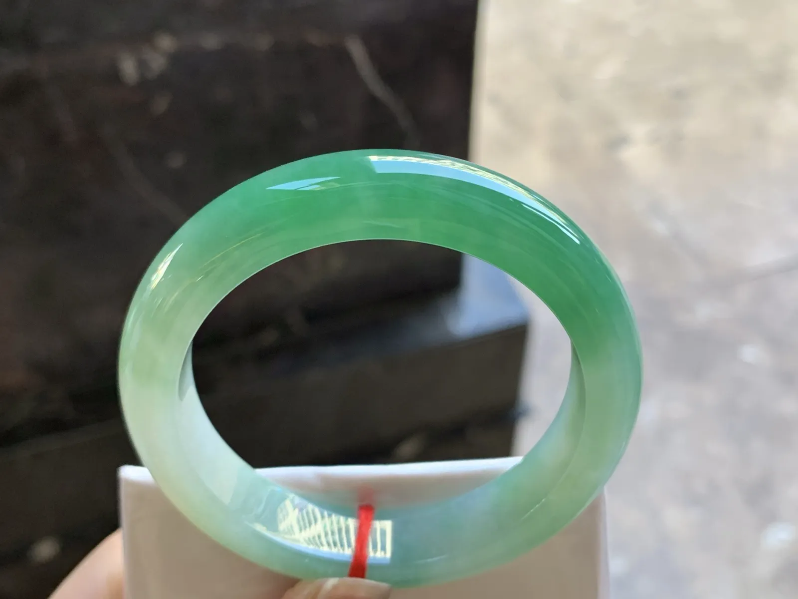 55-12.8-8.9

阳绿色手镯^_^颜色鲜艳 种水足