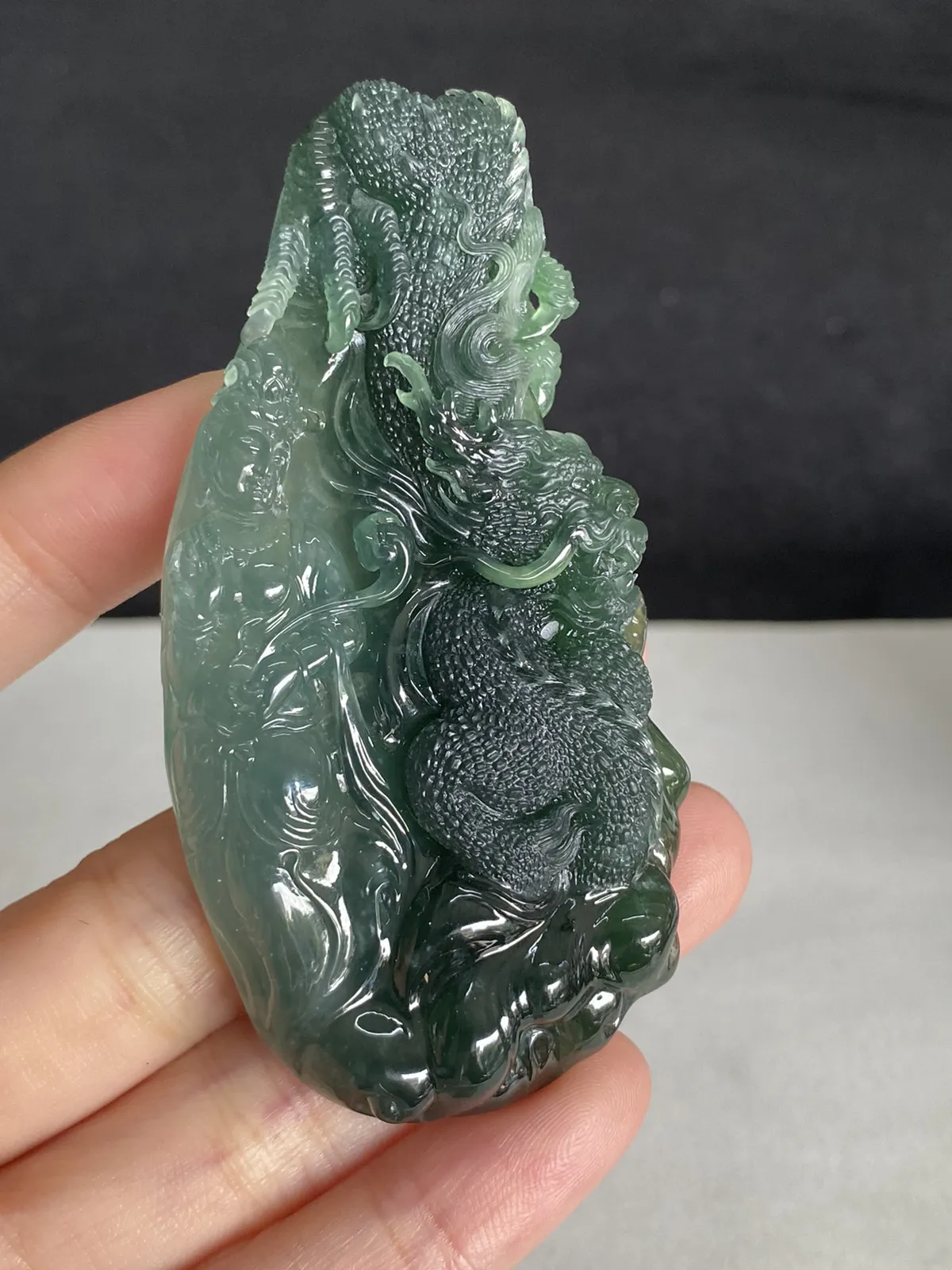 翡翠冰糯种飘绿吊坠