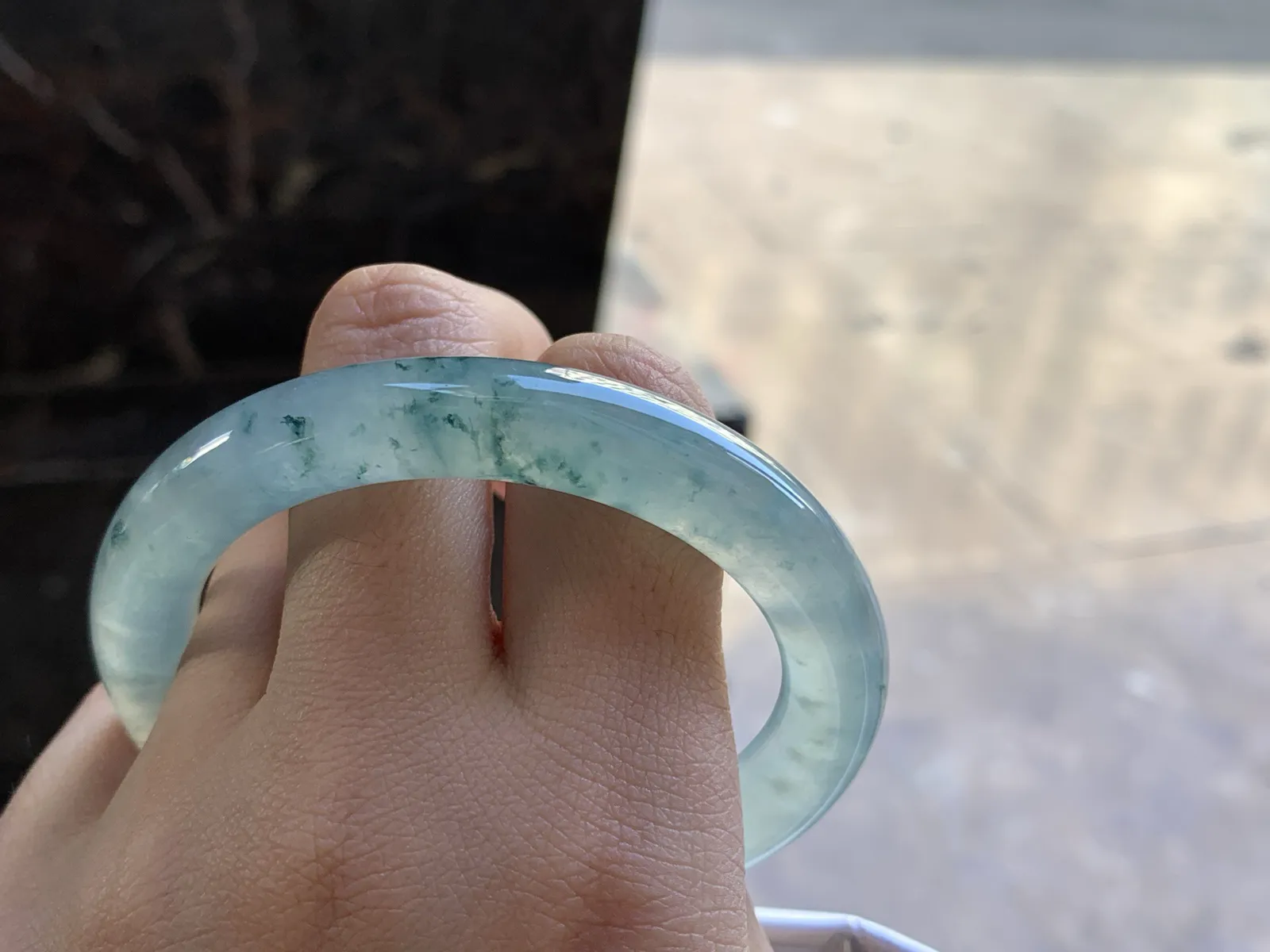 55-9.7

冰蓝花圆条手镯^_^透亮 飘花灵韵