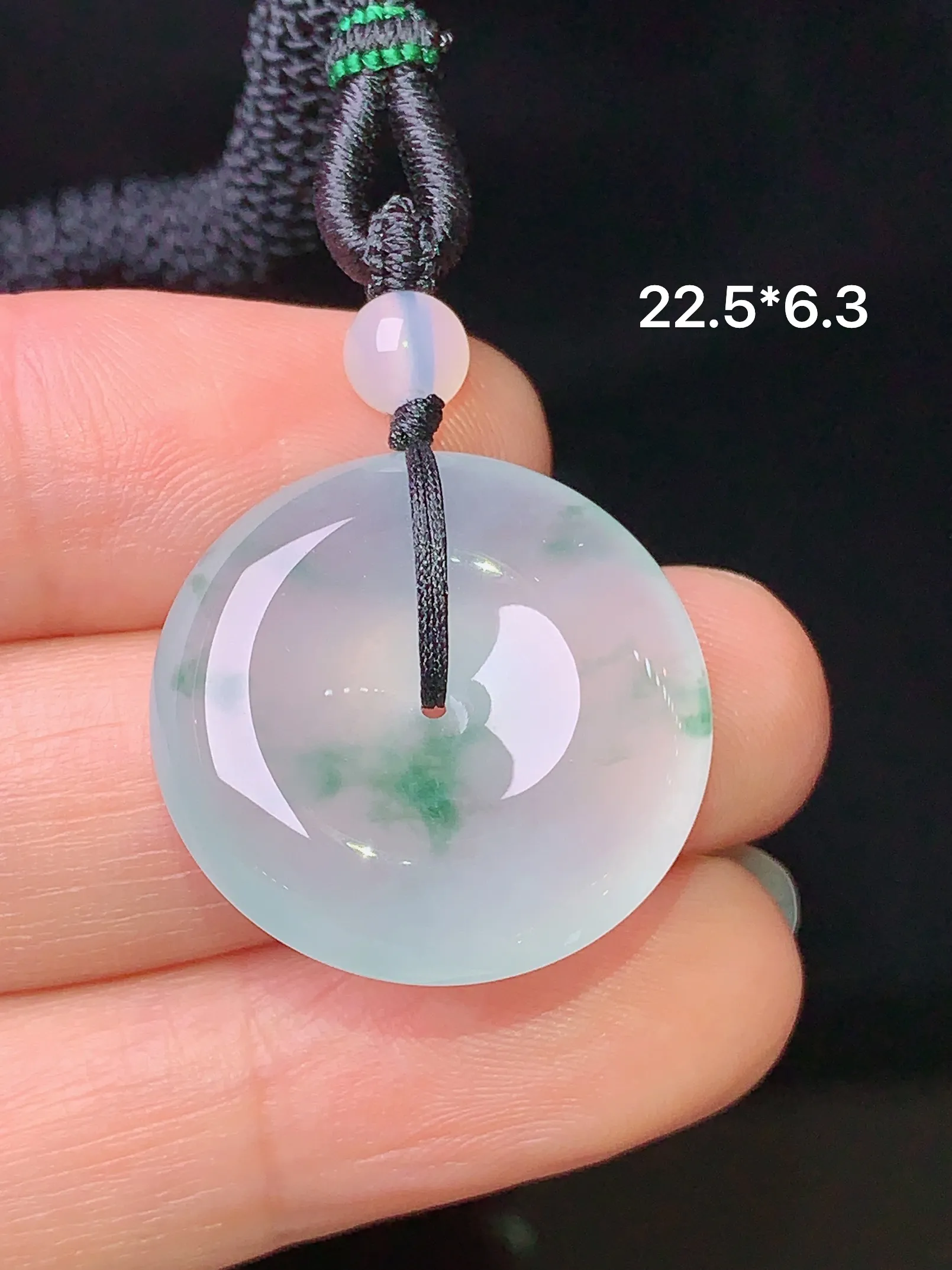 冰种平安扣吊坠 玉质细腻 色泽艳丽 水润亮眼  整体尺寸22.5*6.3