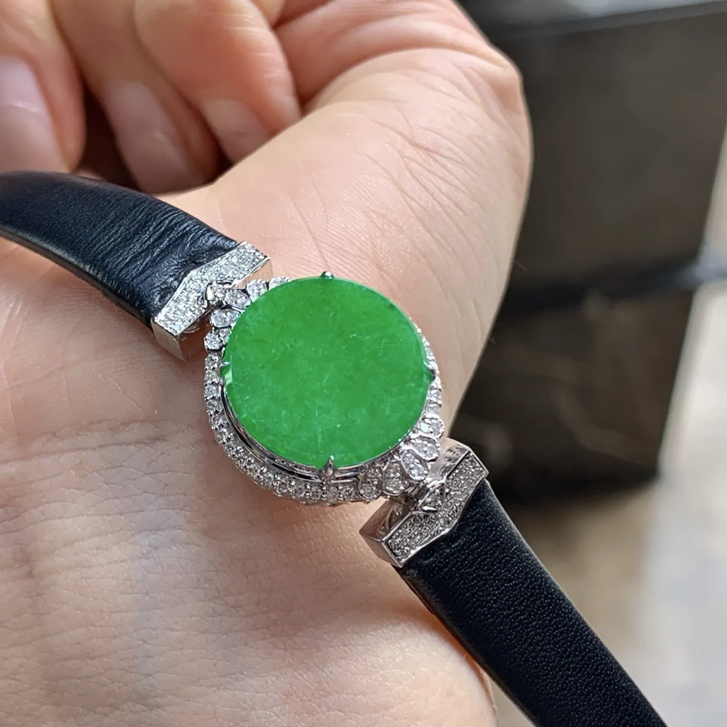 满色圆牌^_^手环
颜色漂亮 真金镶嵌