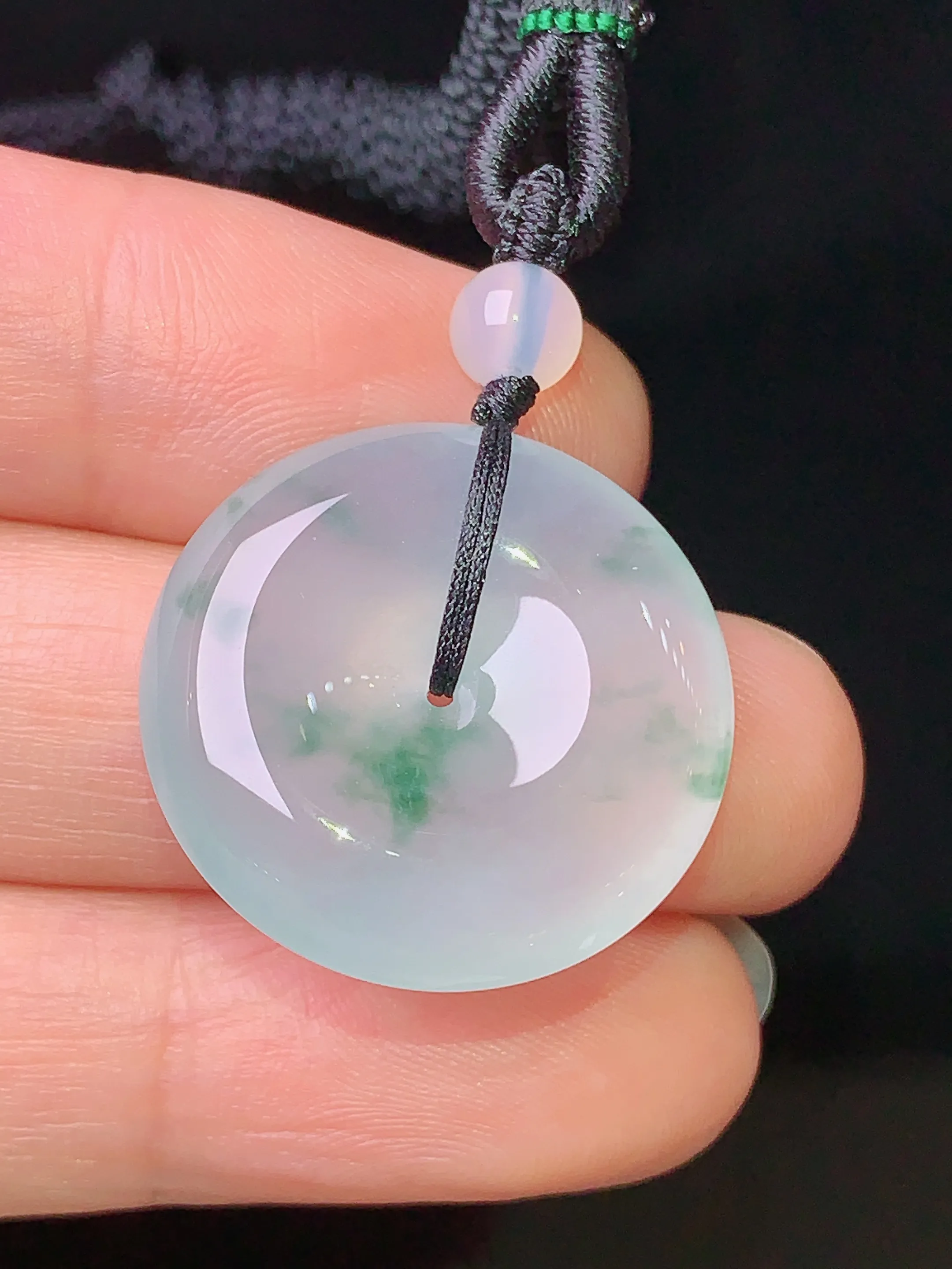 冰种平安扣吊坠 玉质细腻 色泽艳丽 水润亮眼  整体尺寸22.5*6.3