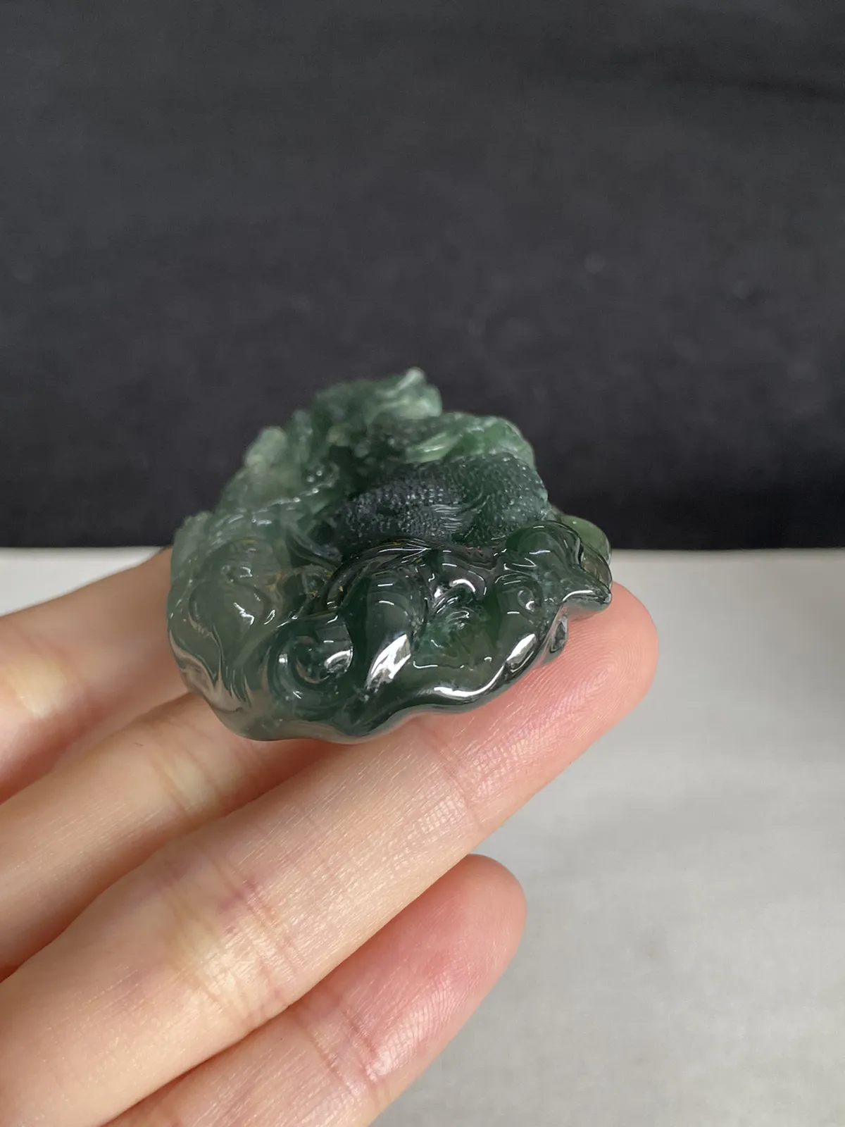 翡翠冰糯种飘绿吊坠