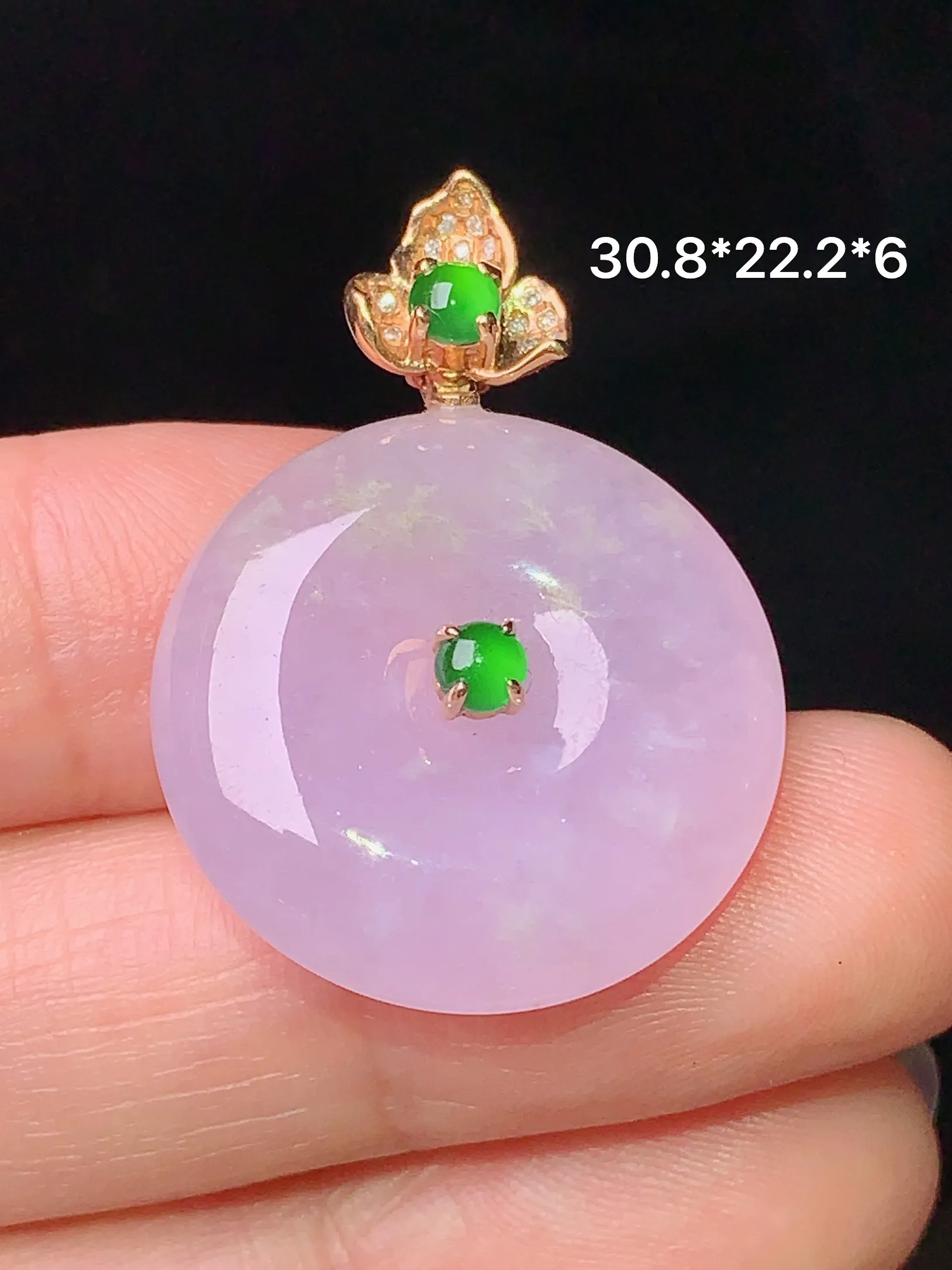 18k金钻镶嵌紫罗兰平安扣吊坠 玉质细腻 水润亮眼 色泽艳丽 整体尺寸30.8*22.2*6