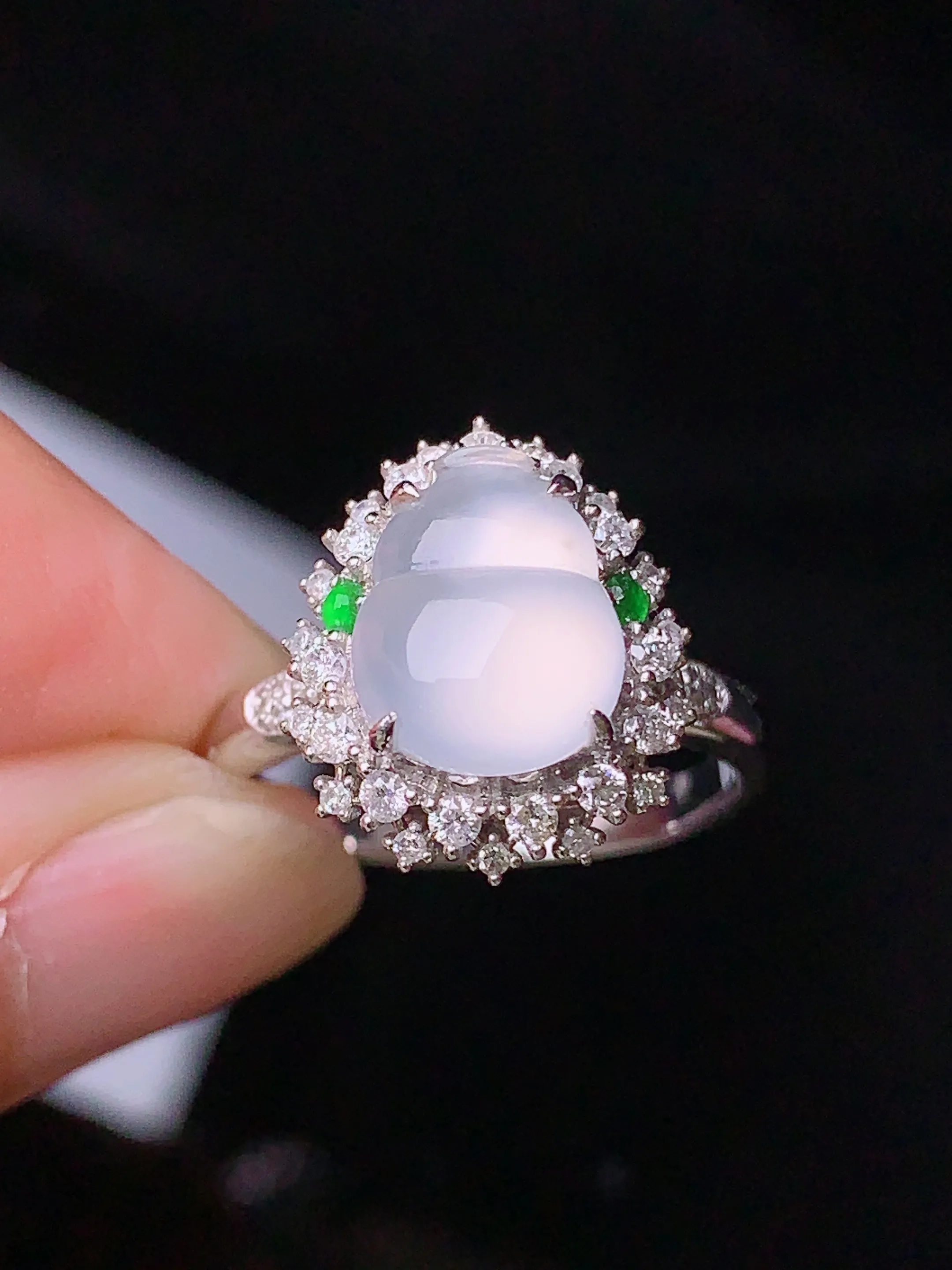 18k金钻镶嵌冰种葫芦戒指 玉质细腻 水润亮眼  圈口14.5 整体尺寸14.5*12.5*9.8