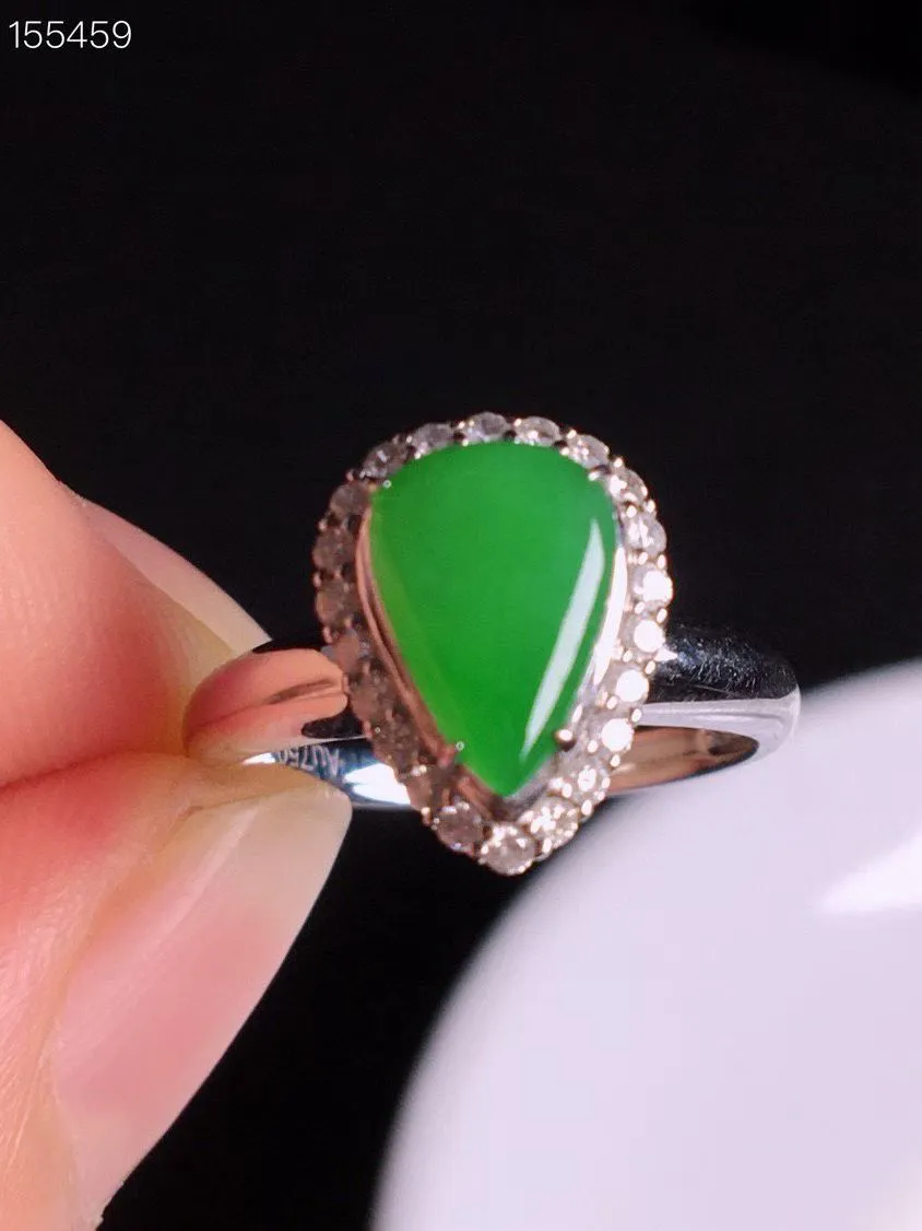 冰种阳绿滴水戒指、真金真钻镶嵌，种水好，玉质细腻 .裸石尺寸 9.9*6.6