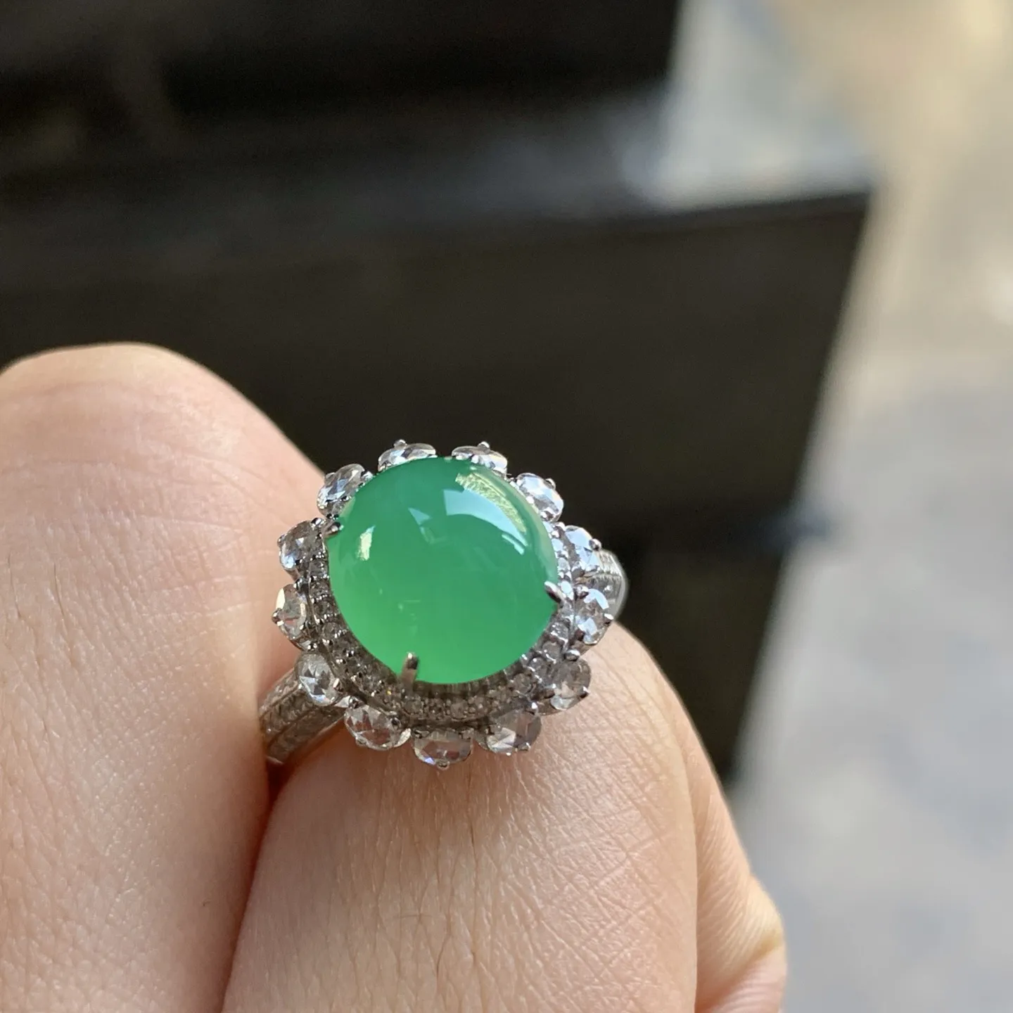 金钻镶嵌冰绿戒指^_^水润冰透