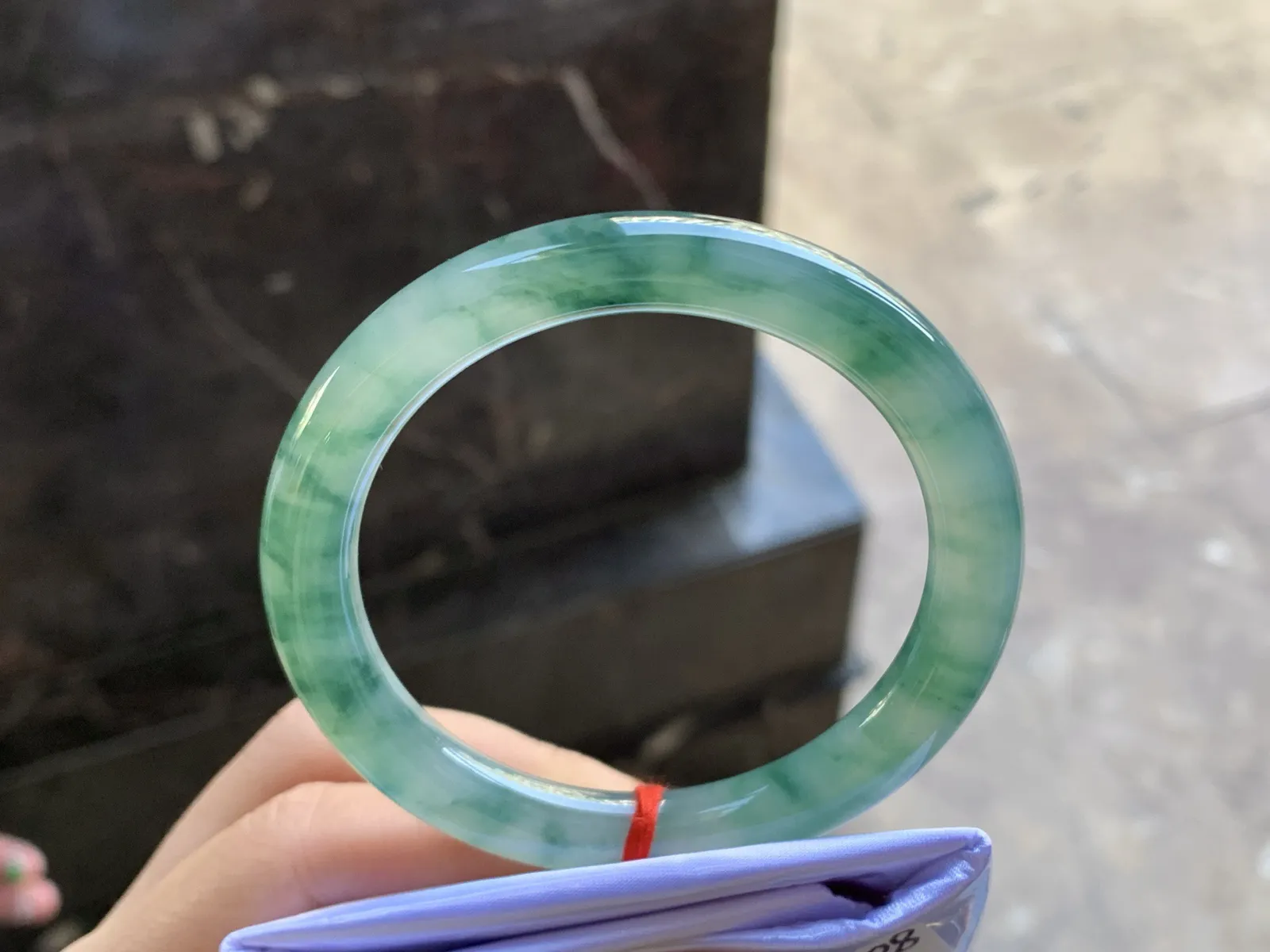 54.5-8.8

飘花圆条手镯^_^玉质温润