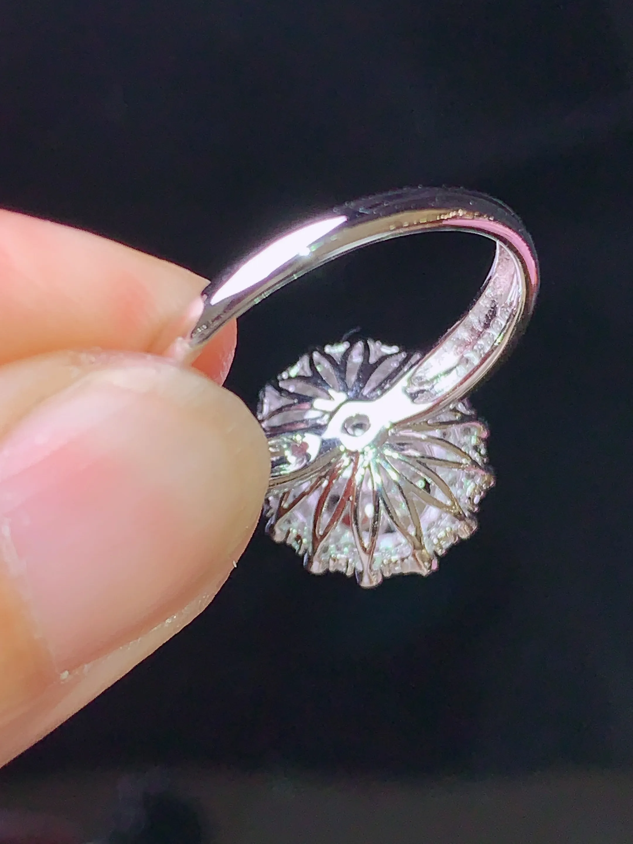 18k金钻镶嵌满绿蛋面戒指 玉质细腻 水润亮眼 色泽艳丽 圈口14.5 整体尺寸14*12.3*10