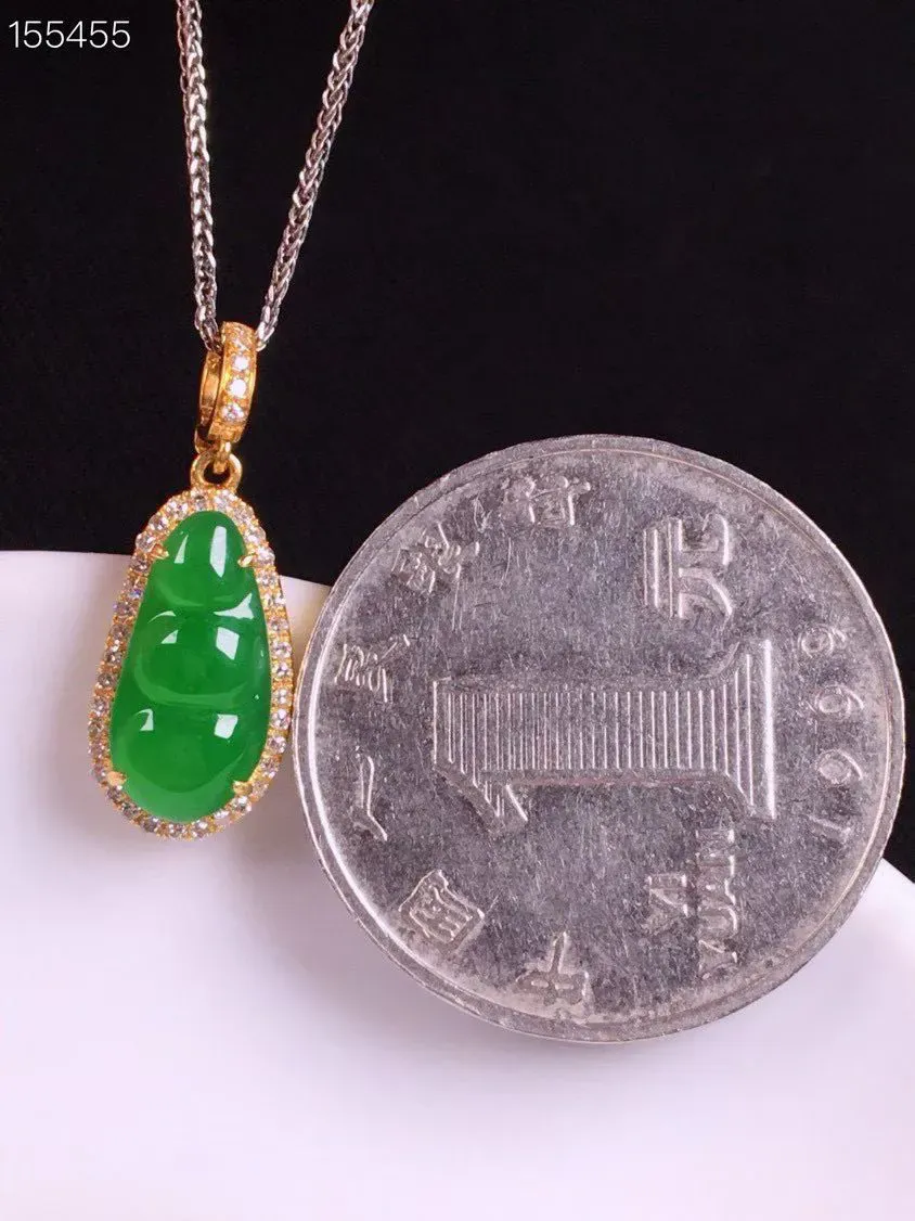 冰种阳绿福豆吊坠、真金真钻镶嵌，种水好，玉质细腻 .裸石尺寸 12.6*6.1