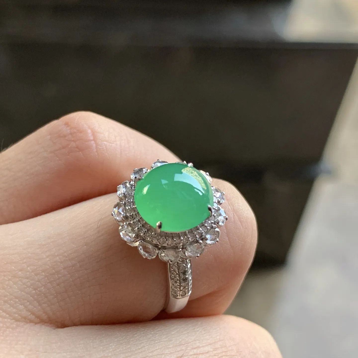 金钻镶嵌冰绿戒指^_^水润冰透