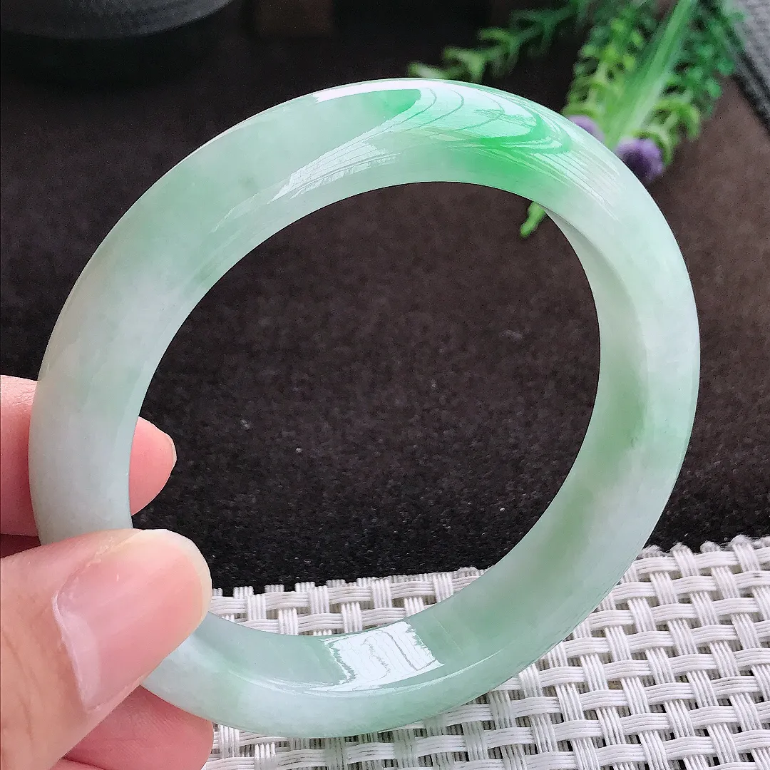 自然光59/12.9/9老坑精美冰润飘阳绿手镯宽边翡翠玉镯手环