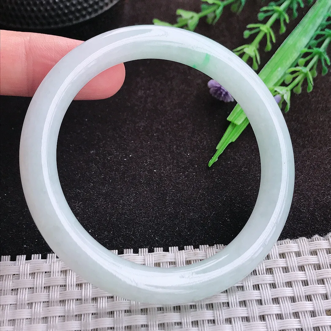 自然光55/8.9/8.6老坑秀气冰润飘绿圆条手镯翡翠玉镯手环
