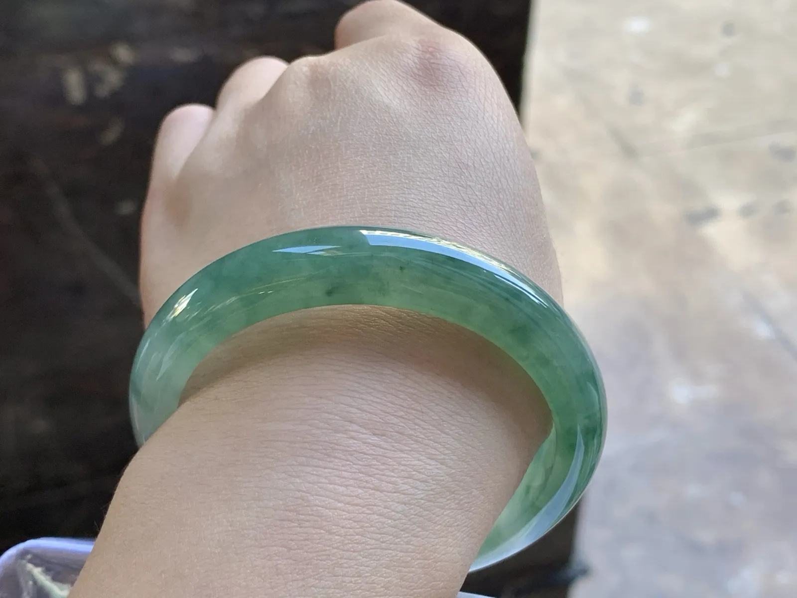 55-12-7.8

油青飘花手镯^_^冰透起光