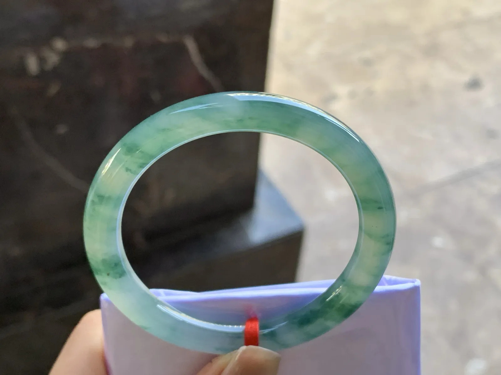 51.5-8

冰蓝花圆条手镯^_^飘花浓郁