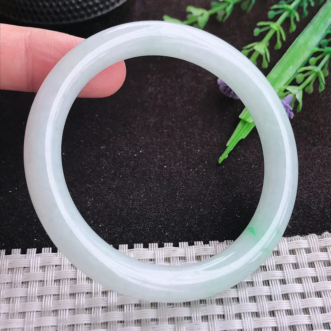 自然光55/8.9/8.6老坑秀气冰润飘绿圆条手镯翡翠玉镯手环