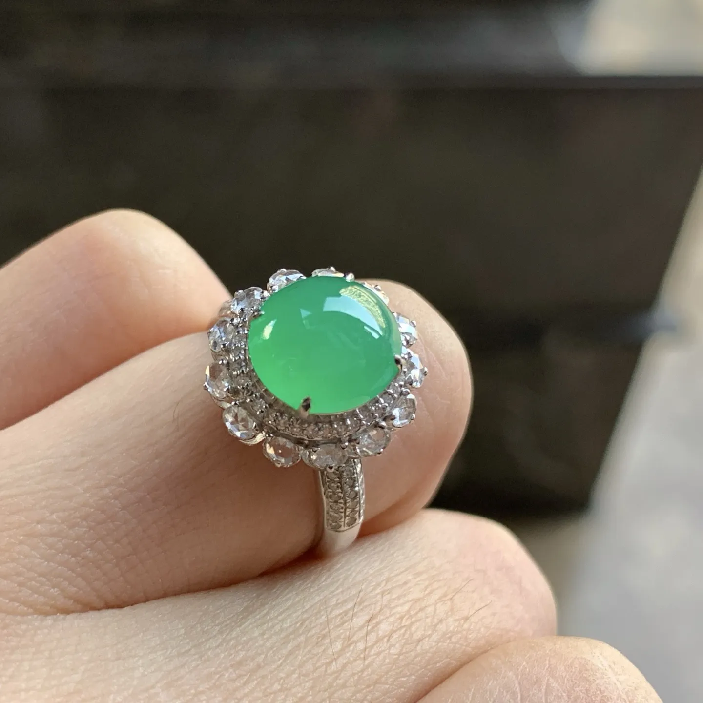 金钻镶嵌冰绿戒指^_^水润冰透