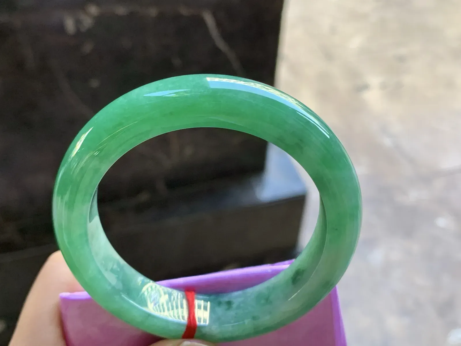 55-12.9-9.1

浓绿色手颜色鲜艳 玉质温润