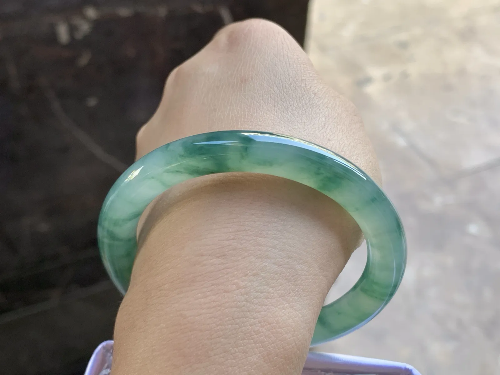 54.5-8.8

飘花圆条手镯^_^玉质温润