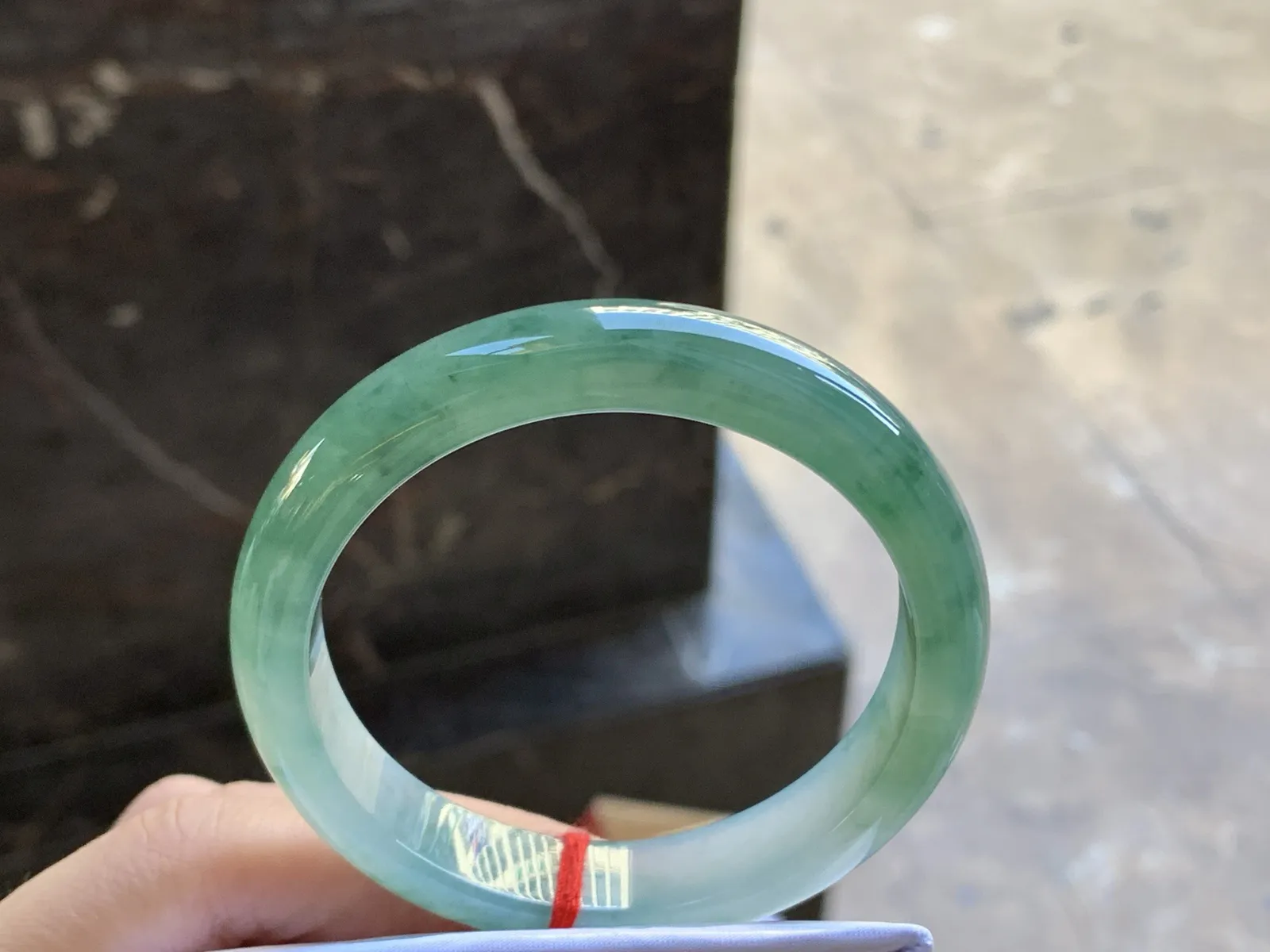 55-12-7.8

油青飘花手镯^_^冰透起光