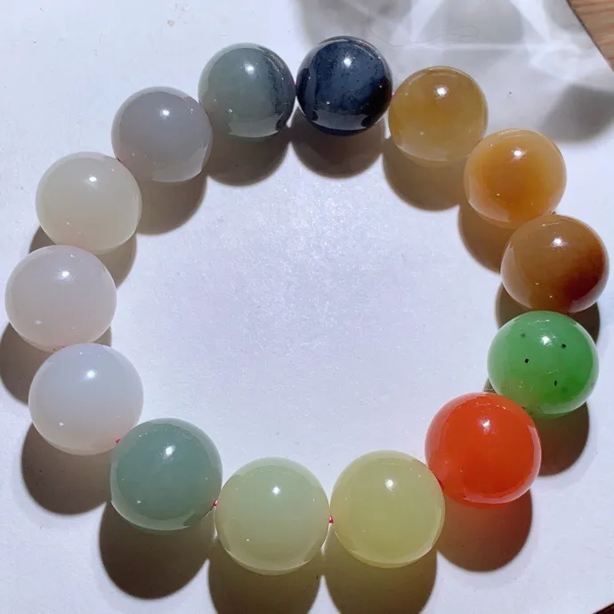 新疆和田玉多宝圆珠手串 。单颗尺寸16重88.5克 玉质细腻油润  冰透水润  脂粉好，品质好。lt