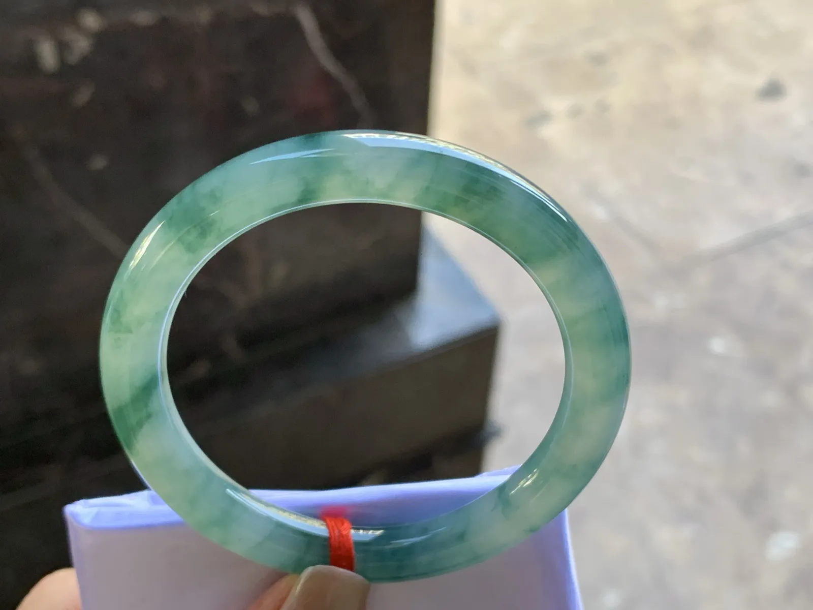 54.5-8.7

冰飘花圆条手镯^_^冰透 飘花浓郁