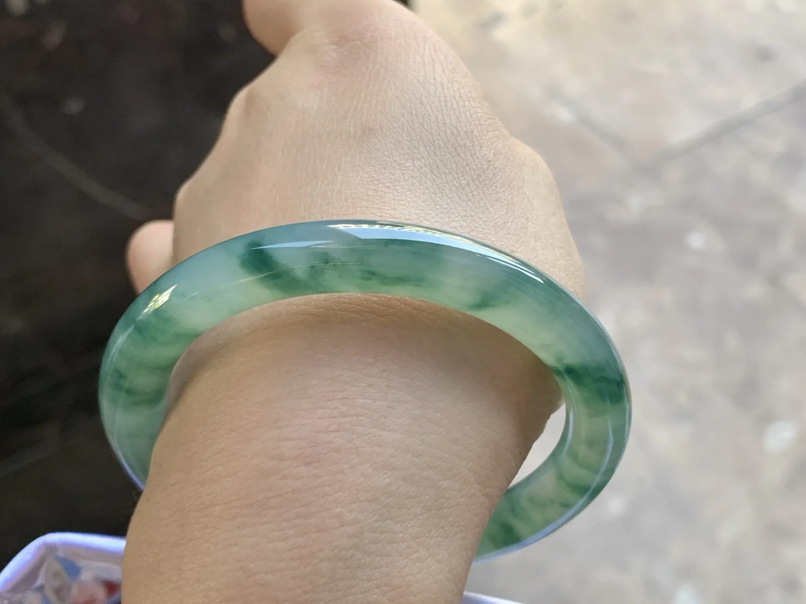 54.5-8.7

冰飘花圆条手镯^_^冰透 飘花浓郁