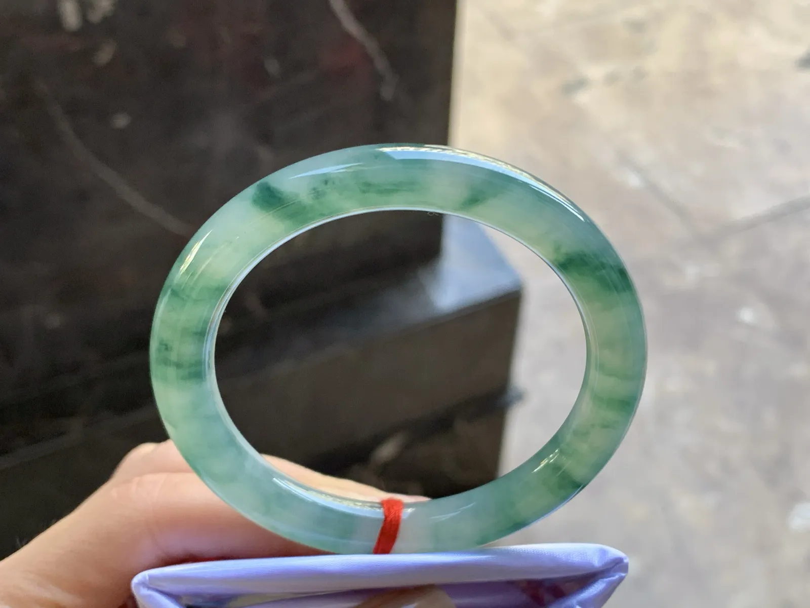 54.5-8.7

冰飘花圆条手镯^_^冰透 飘花浓郁