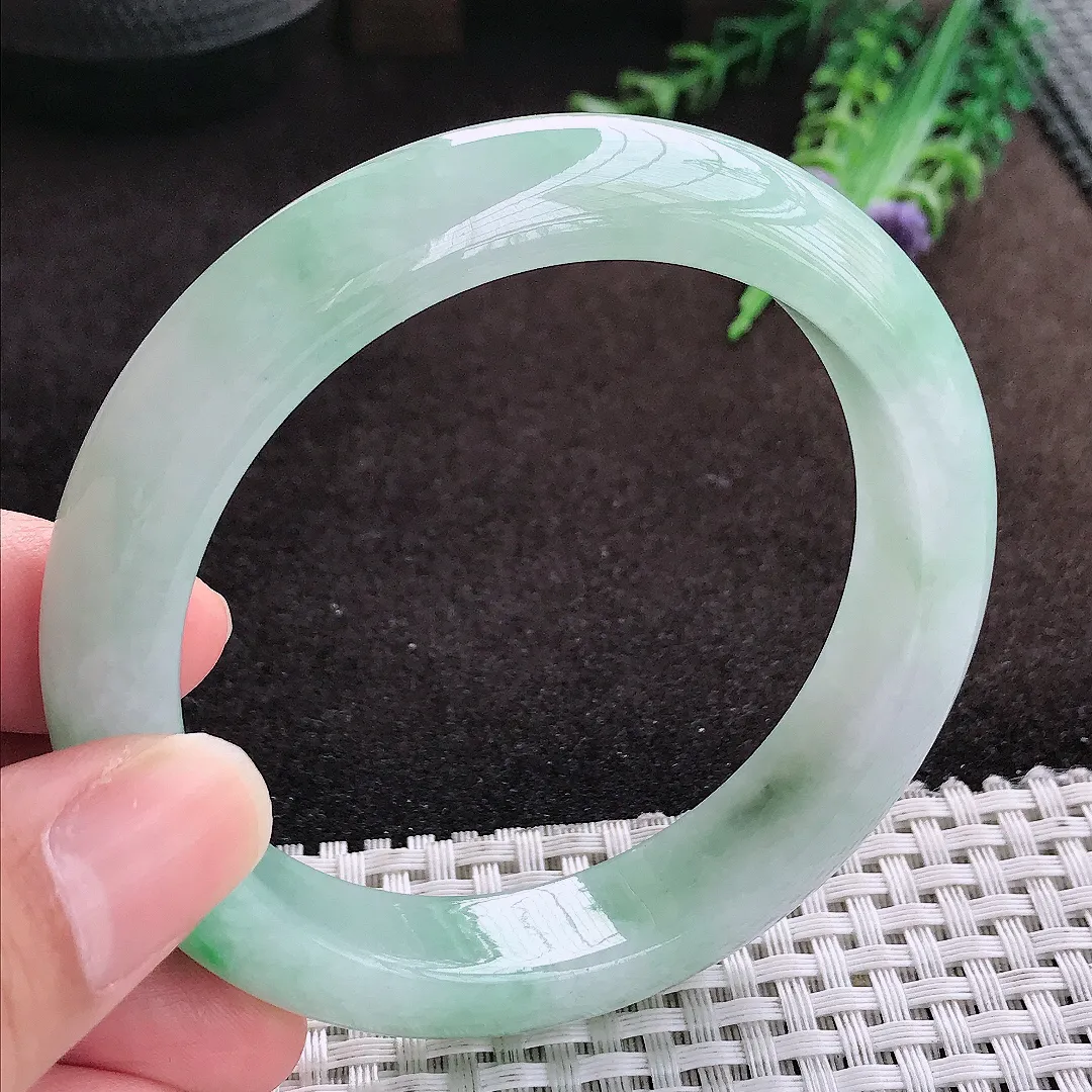 自然光59/12.9/9老坑精美冰润飘阳绿手镯宽边翡翠玉镯手环