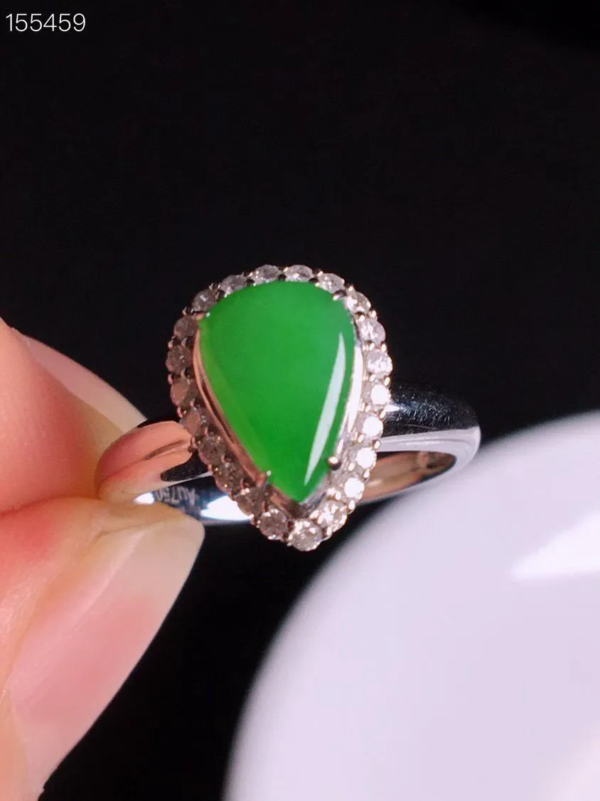 冰种阳绿滴水戒指、真金真钻镶嵌，种水好，玉质细腻 .裸石尺寸 9.9*6.6