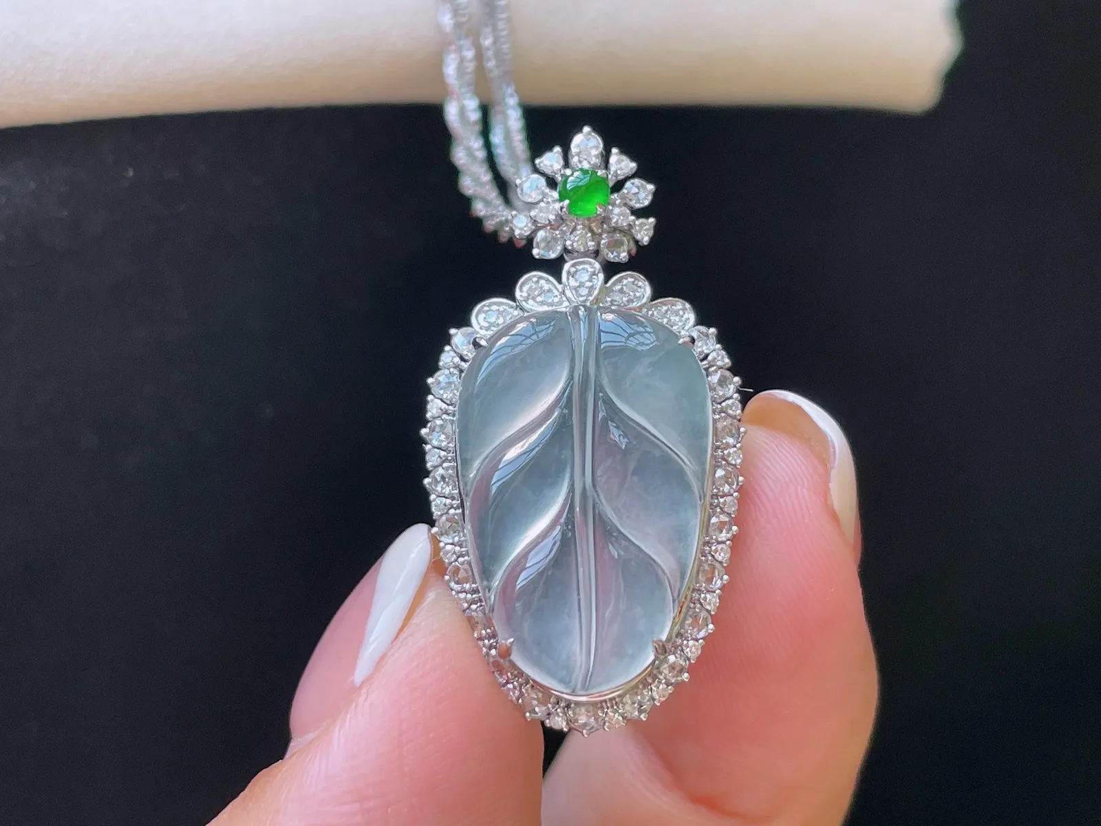 18K 冰种·叶子

整32.3-17.4-8.1
裸20-13.4-3