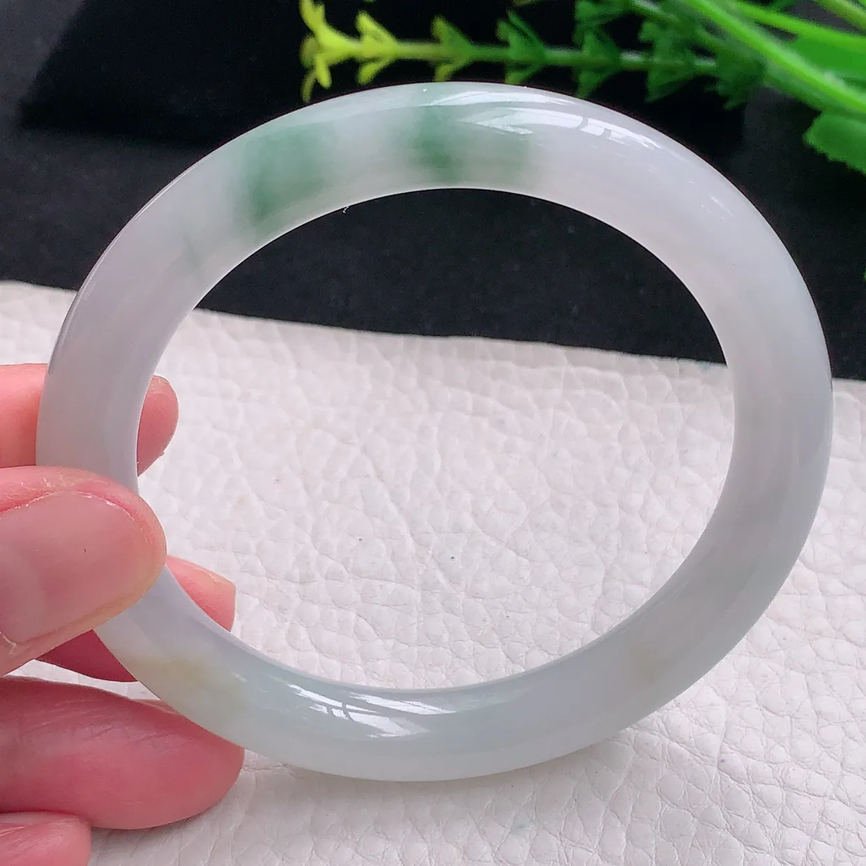 ss自然光58.8*9.5*9.3美人镯 天然缅甸翡翠a货飘花秀气圆条珠宝玉手镯