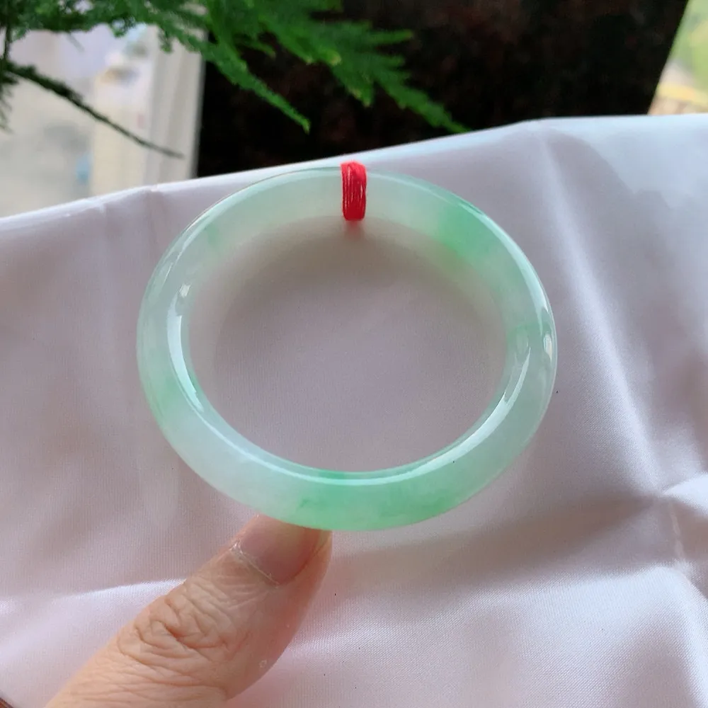 圆条冰阳绿 无瑕 尺寸:52.4/8.2 色好