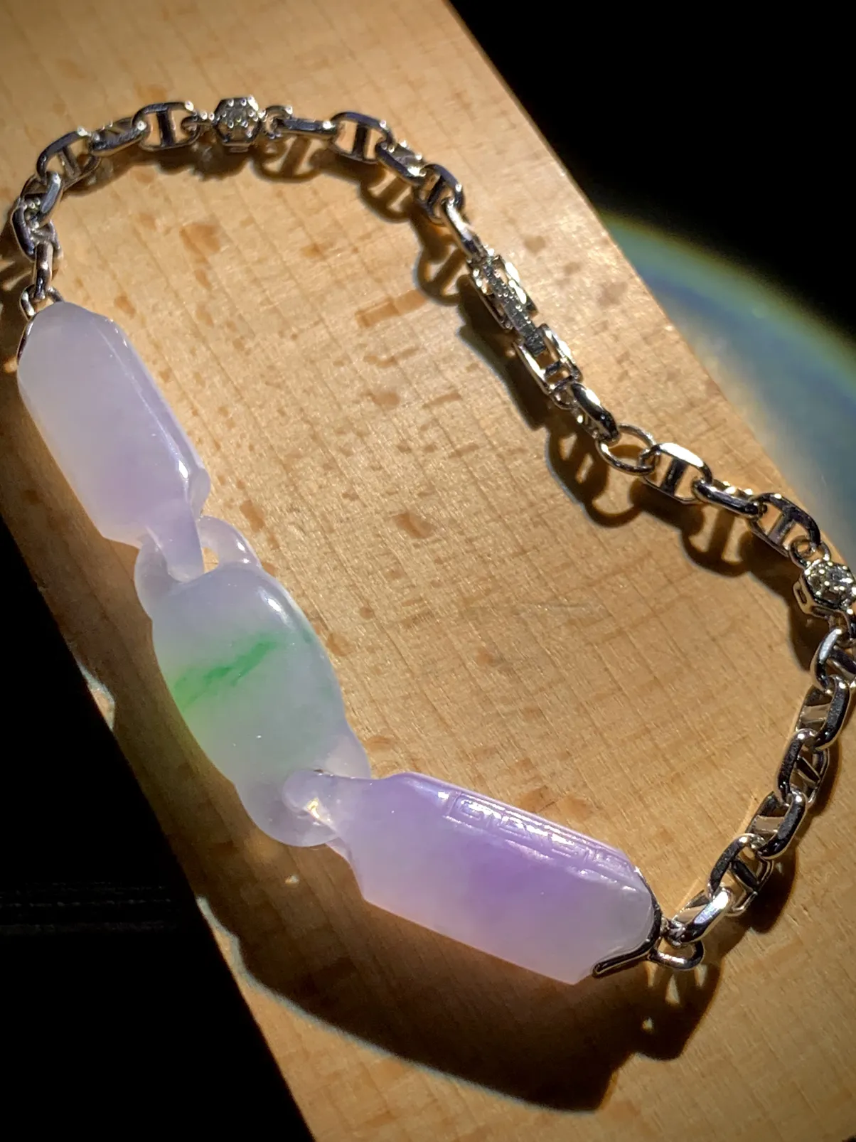 手链，裸石整体尺寸约60-9.6-5.2mm，
18K金，南非钻，总长约160mm