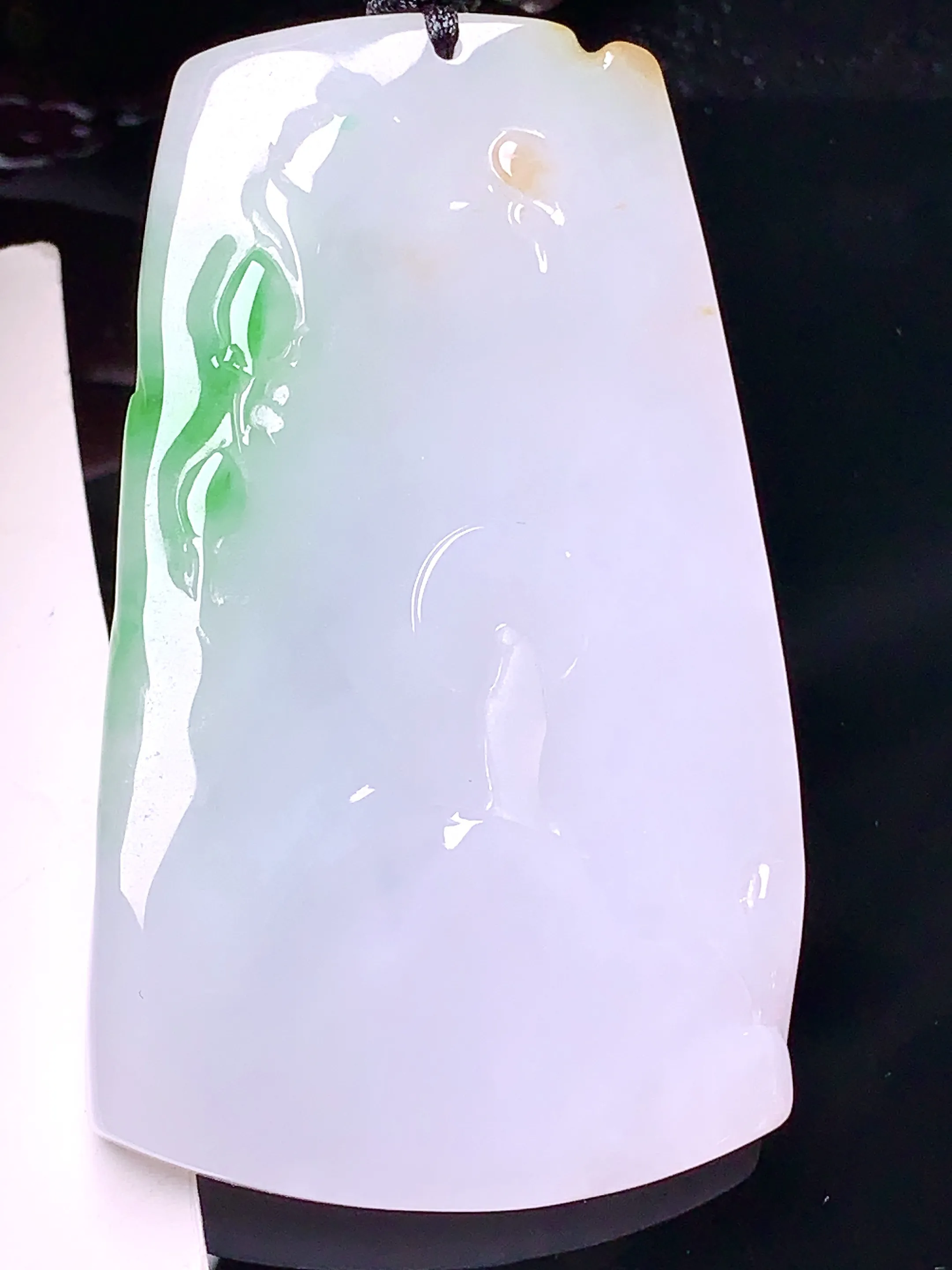 飘绿悟道吊坠 玉质细腻 色泽艳丽 水润亮眼  整体尺寸65.7*38.7*6