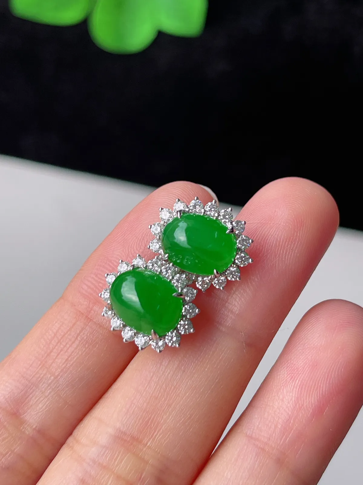 翡翠耳钉，印记：Au750,伴钻石