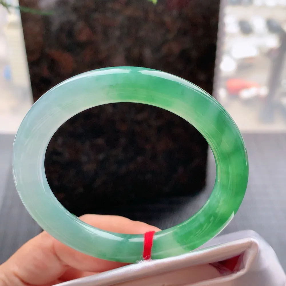 圆条高冰绿 无瑕 尺寸:54.4/9.4/9.7 种色俱佳