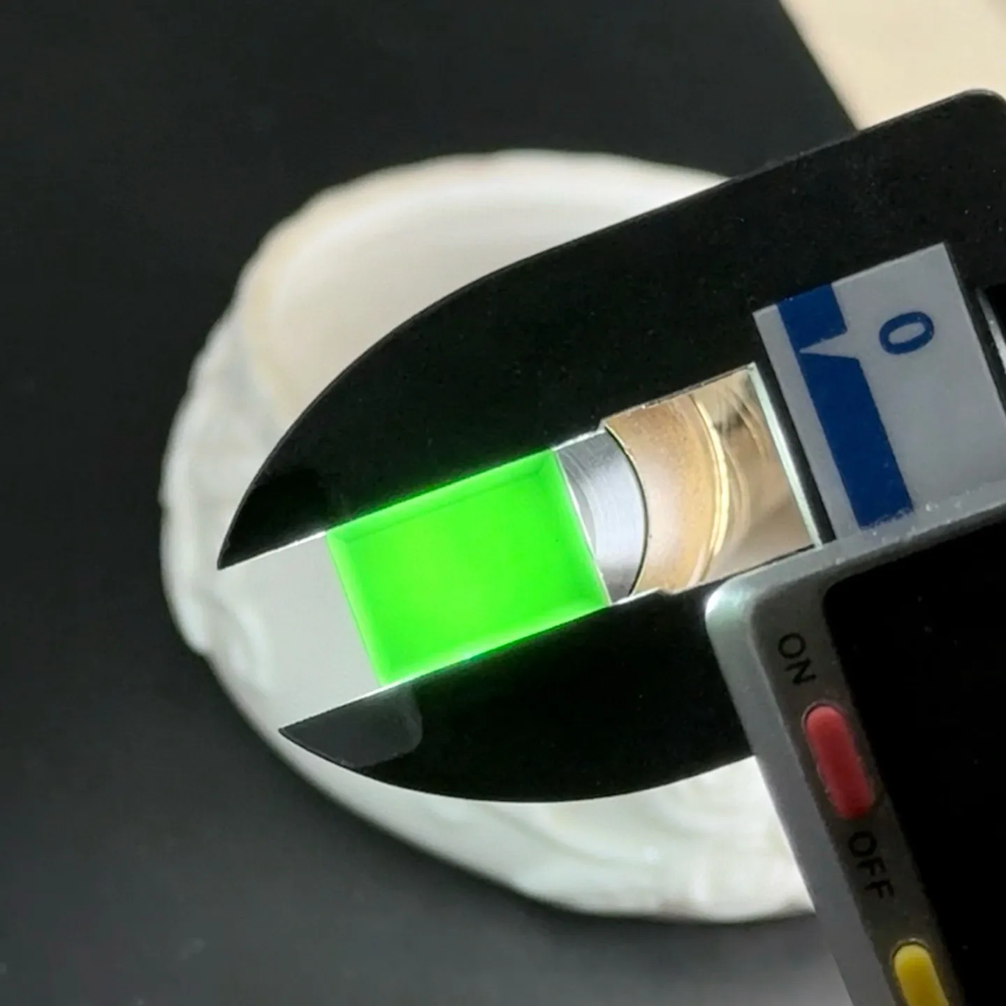 墨翠长方戒面裸石一枚 种好色正 黑度极好 打灯通透 油性十足