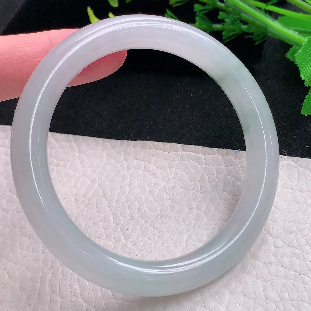 ss自然光58.8*9.5*9.3美人镯 天然缅甸翡翠a货飘花秀气圆条珠宝玉手镯