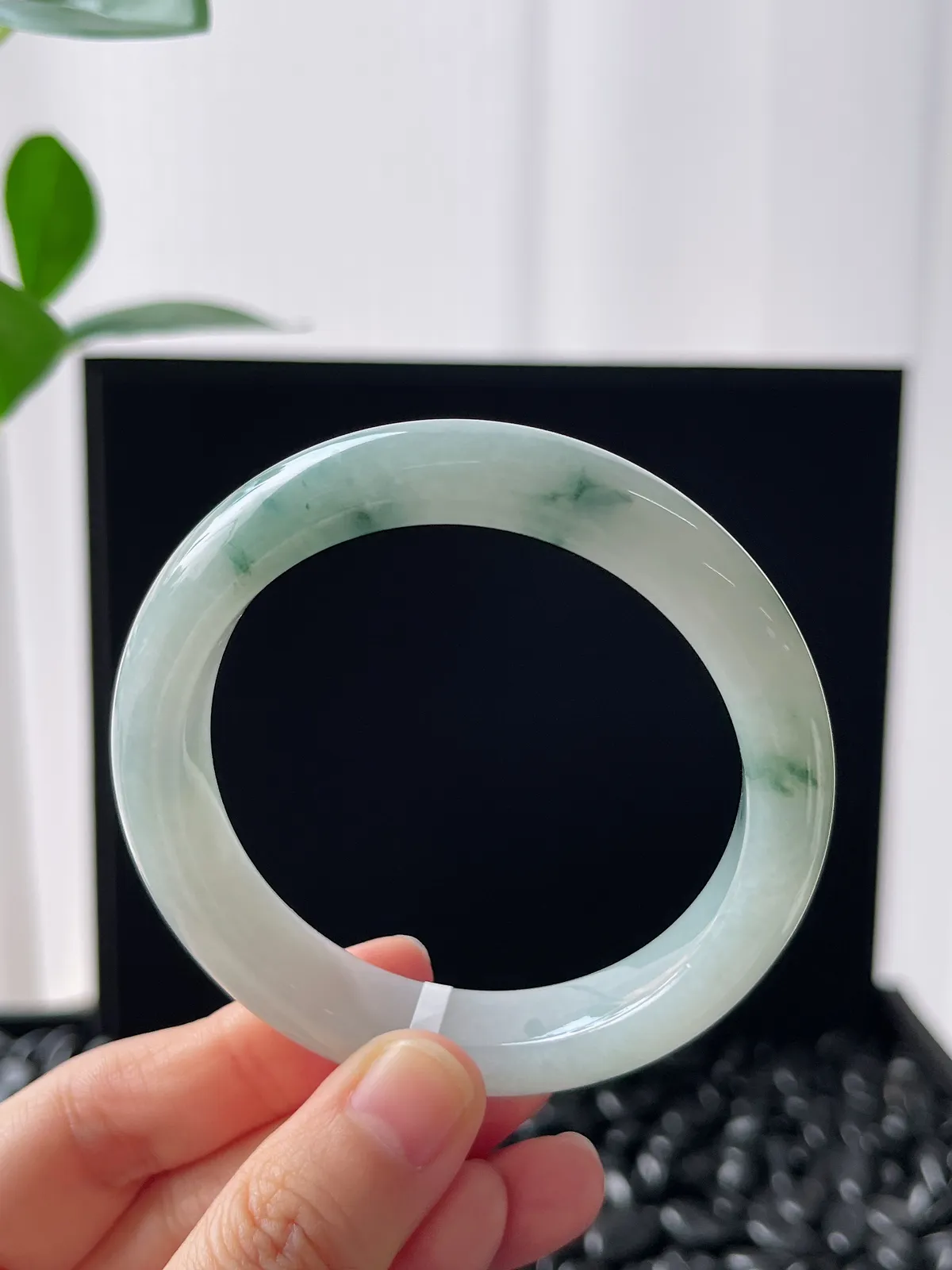 正圈55圈口，翡翠冰糯种飘绿手镯