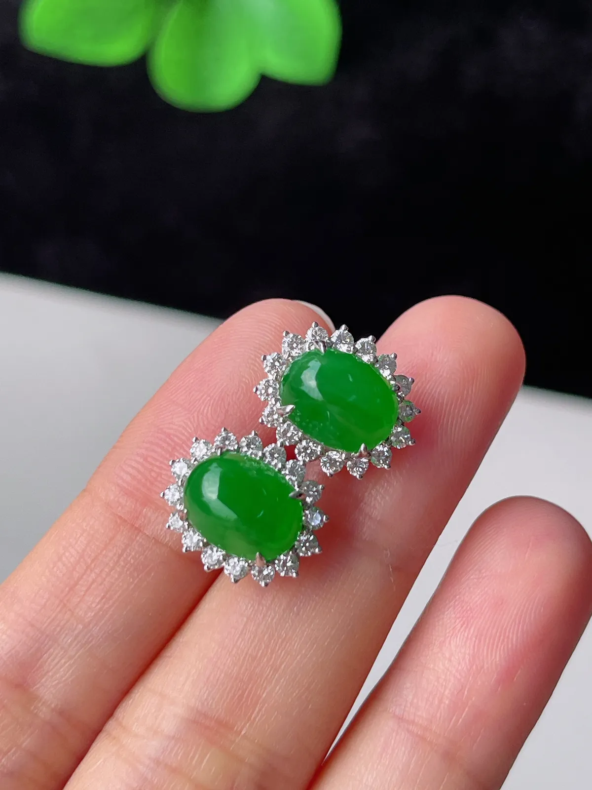 翡翠耳钉，印记：Au750,伴钻石